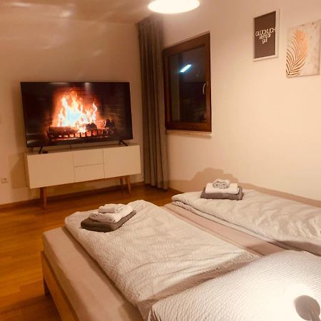 Felix Living 4, Modern & Cozy 2 Zimmer Wohnung, Balkon, Parkplatz Salzweg Esterno foto