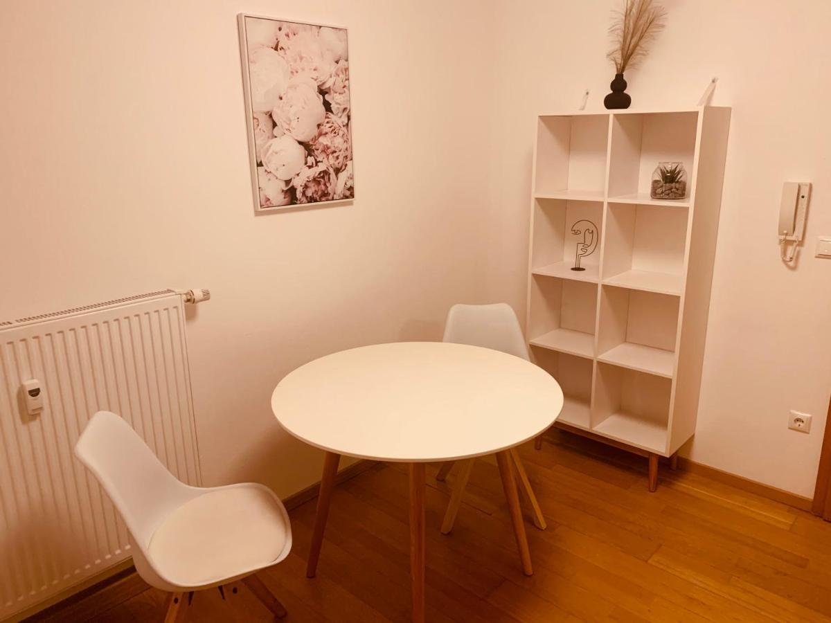 Felix Living 4, Modern & Cozy 2 Zimmer Wohnung, Balkon, Parkplatz Salzweg Esterno foto