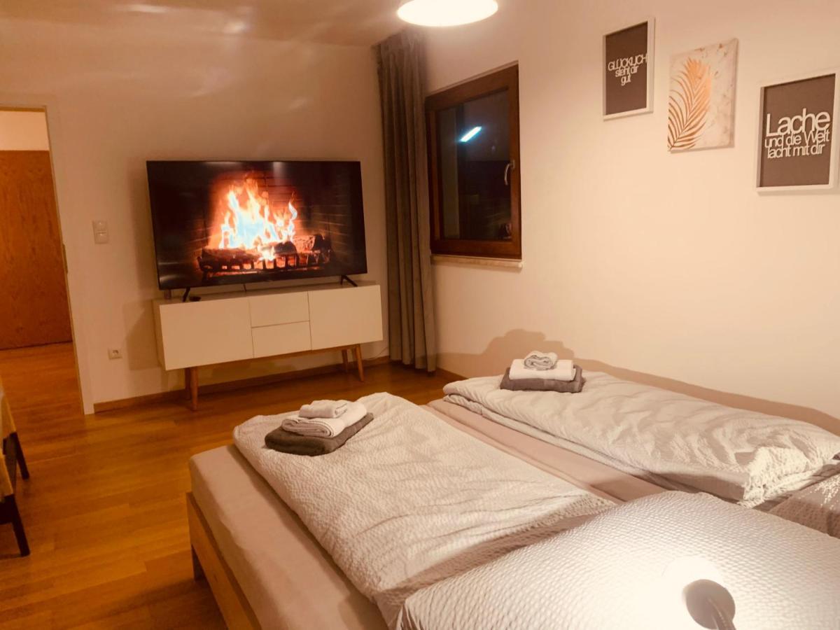 Felix Living 4, Modern & Cozy 2 Zimmer Wohnung, Balkon, Parkplatz Salzweg Esterno foto